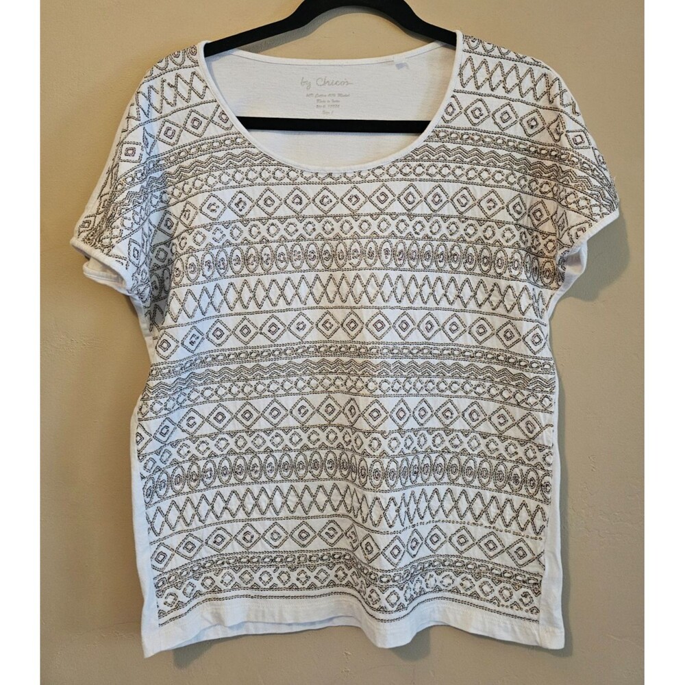 CHICOS white Aztec embroidered size (1) shirt, gold highlights, short sleeve